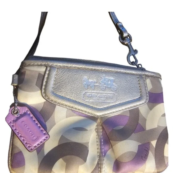 COACH Madison Graphic OP Art Small Silver and Purple Wristlet

Wristlet - Picture 5 of 6
